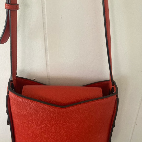 Calvin Klein Red Pebbled Leather crossbody bag - Picture 5 of 9
